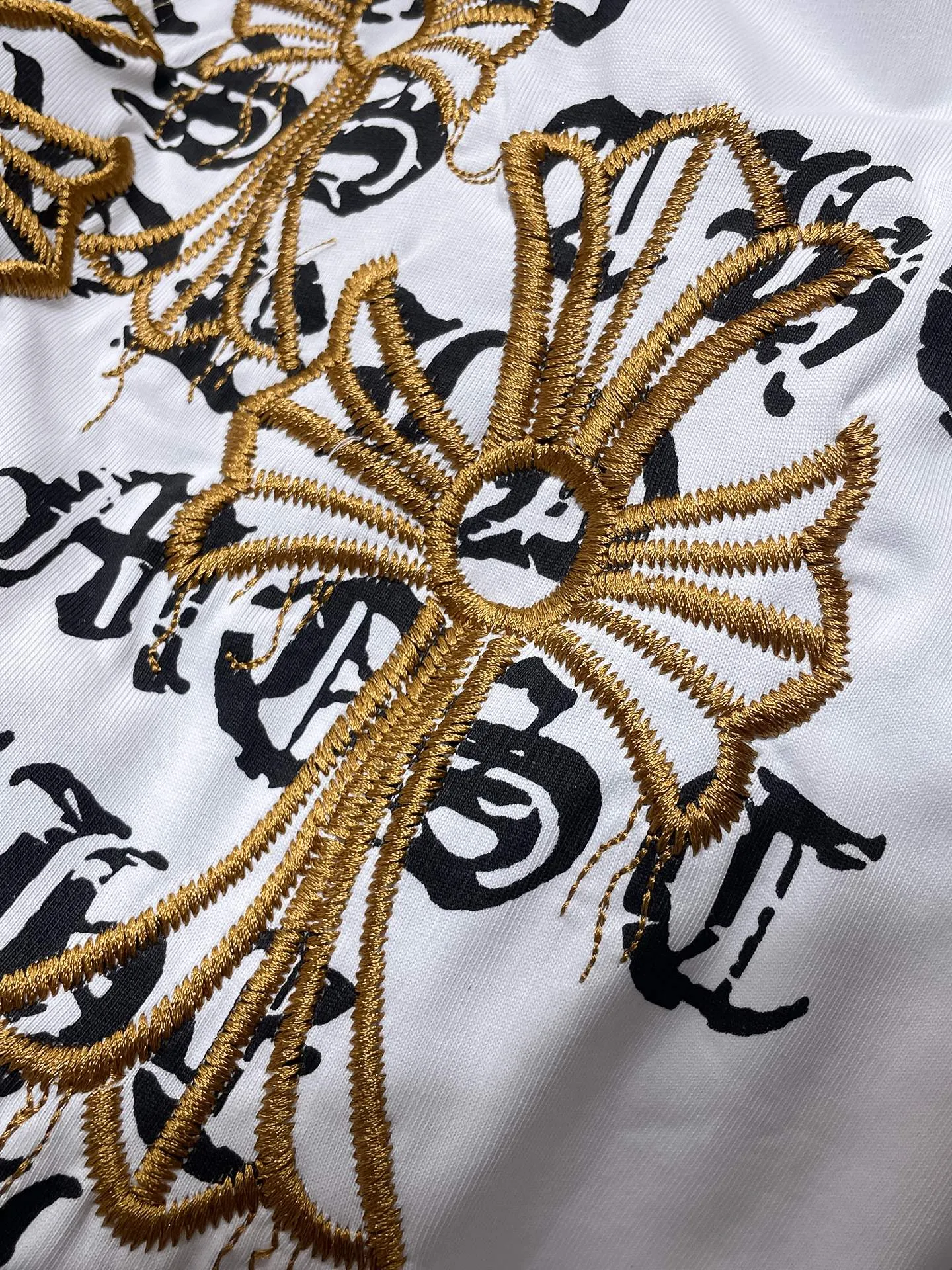 P150 New for summer Chrome Hearts 25ss High gram weight environmentally friendly high-quality top-grade fabric 280g Heavy cross embroidery hand-made frayed short sleeves Counter synchronization 1:1 replica version Recommended color: black white Size: S, M, L, XL